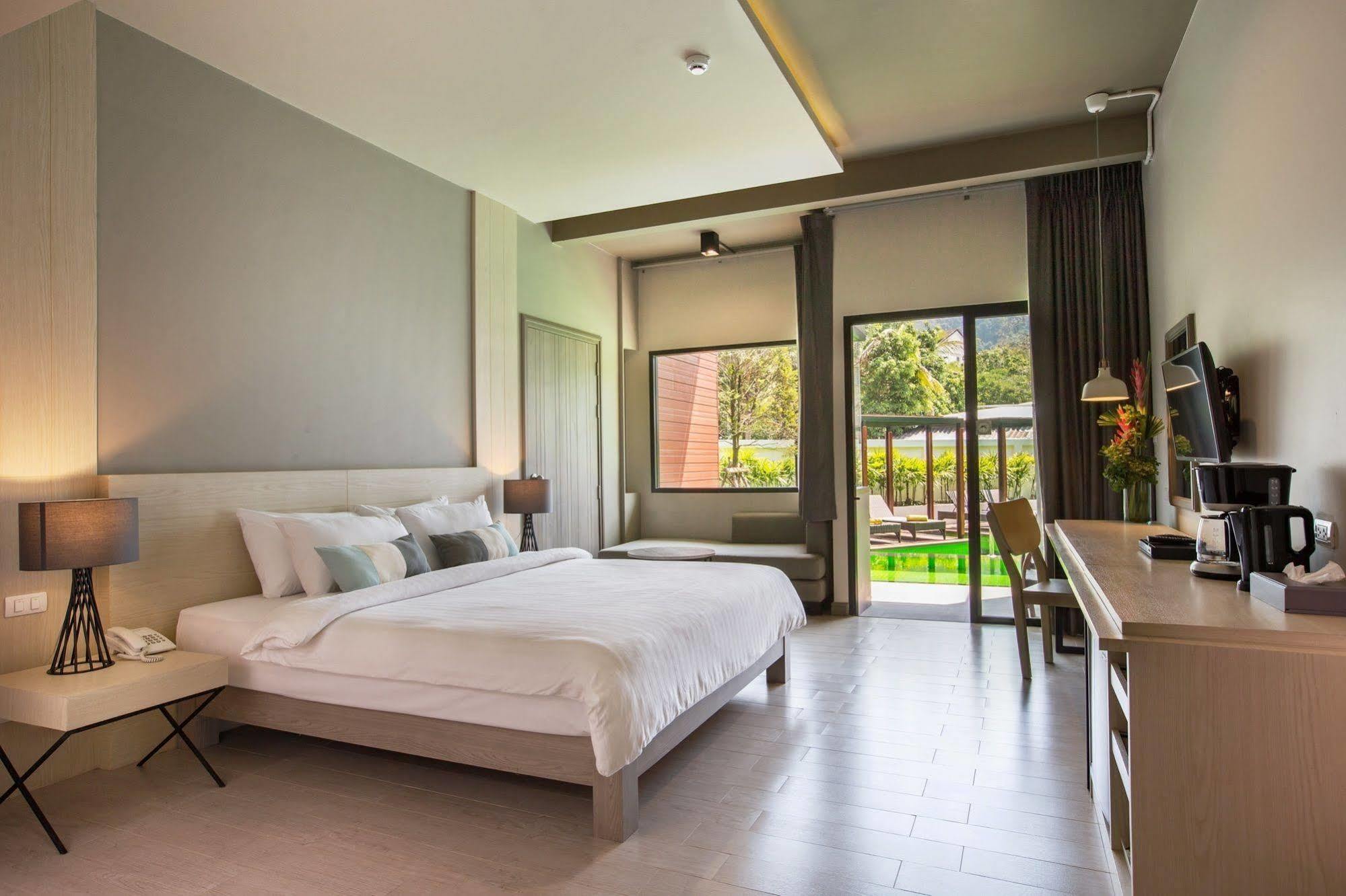 Premier Double or Twin Room Pool Access,217141265:JPEG